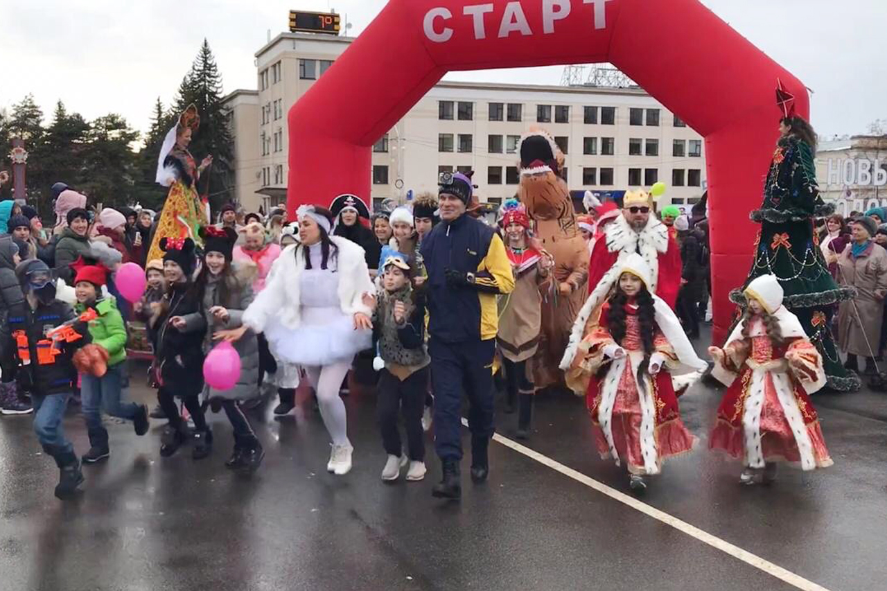 В Ставрополе прошел забег в новогодних костюмах