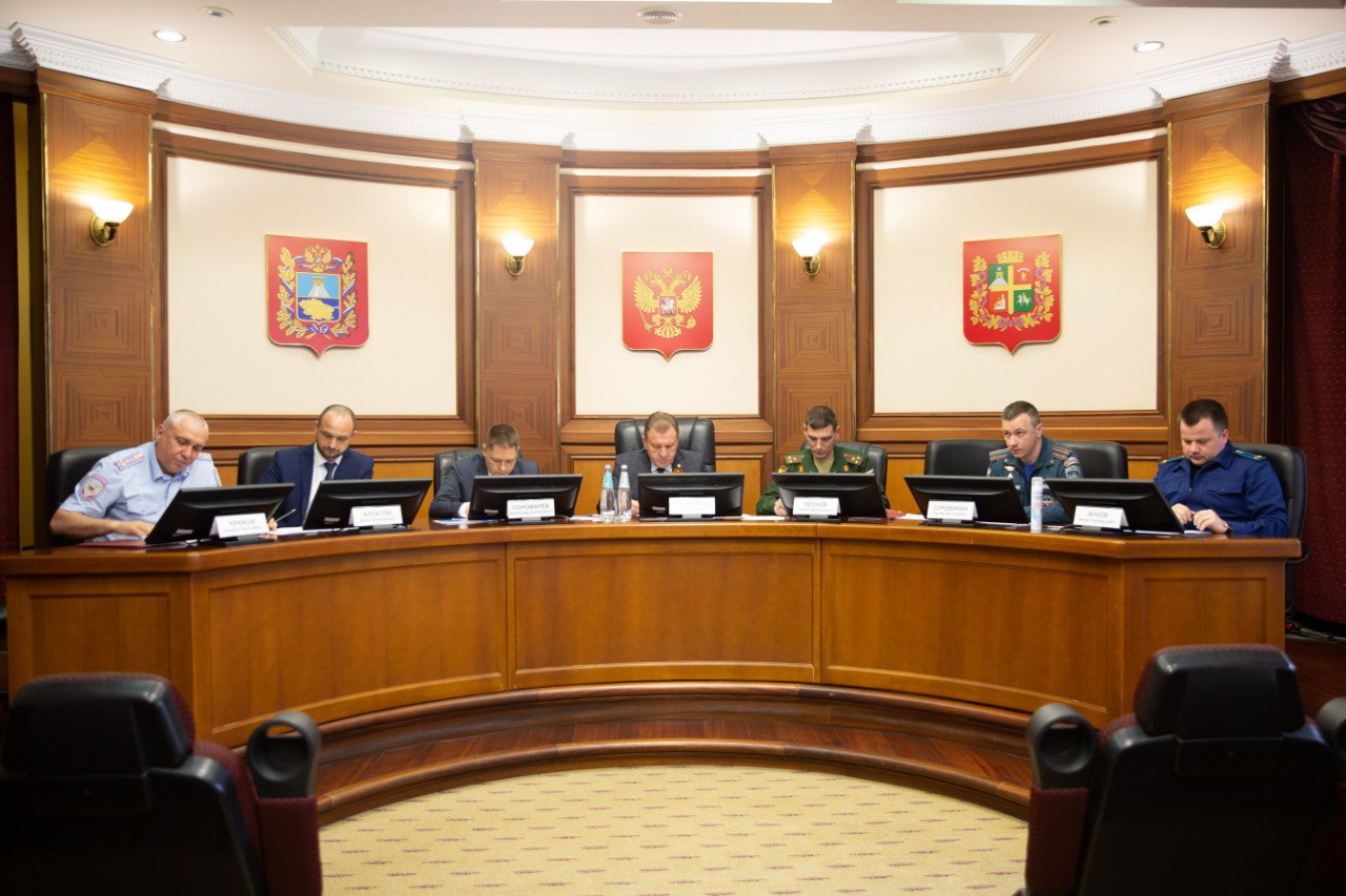 Глава Ставрополя поручил усилить меры безопасности в период майских праздников и выпускных вечеров