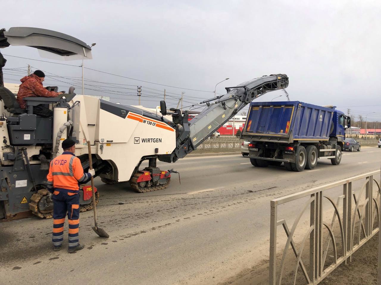 Работа в ставрополе. Дорожные работы. Ремонт дороги. Городская спецтехника. Ремонт дороги в городе.